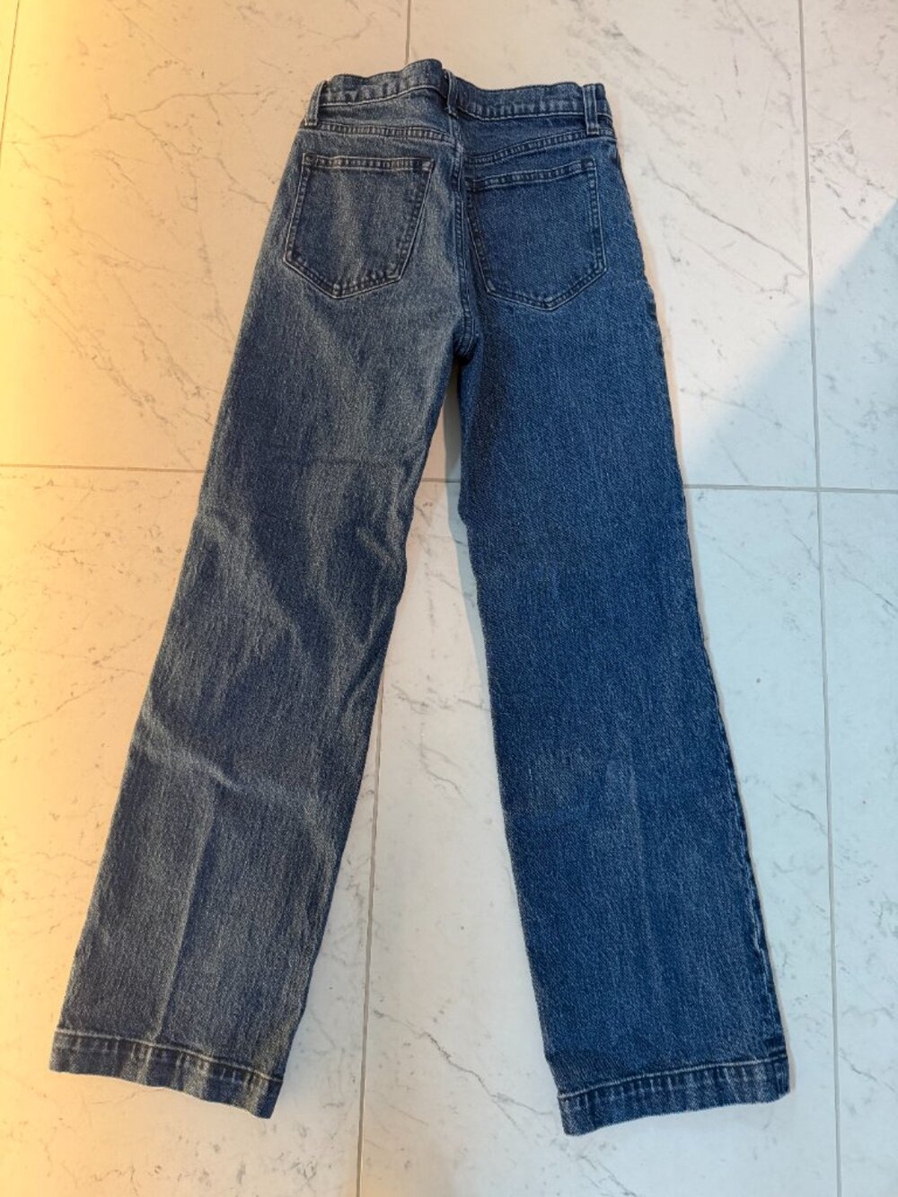 Abercrombie High Rise 90s Relaxed Jean - size 27 - Picture 4 of 4
